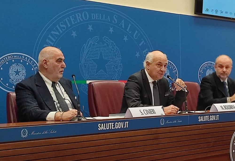Cancro, aumentano i casi ma si sopravvive anche di più. I dati Aiom